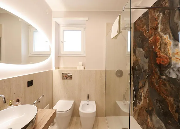 Modern Deluxe Oasis - 10 Min To Center, 2 Suites, Ac & Wi-fi Appartamento